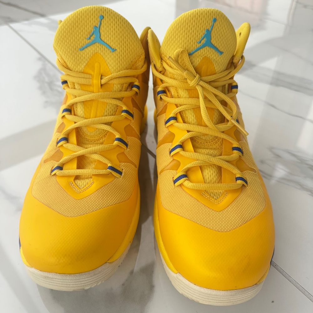 Jordan Super.Fly 2
Color: Varsity Maize/Gamma Blue-Came Royal-White - Picture 7 of 14